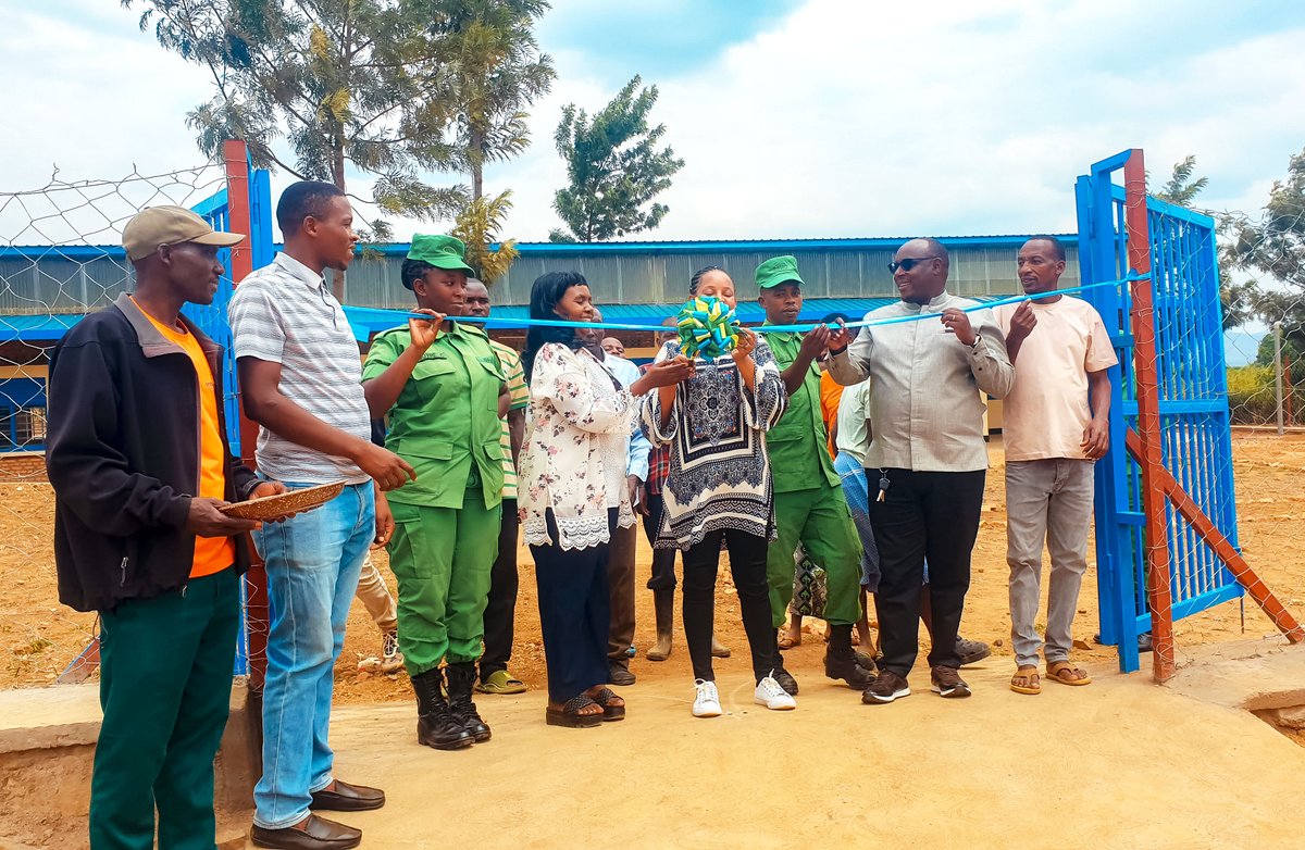 GatsiboDistrict's tweet photo. @RwandaLocalGov @RwandaEast @muhaziyacu @BTN_Rwanda @RichardGasana @sekanyangeJL @MUKAMANAMarcel1 @RwandaYouthArts @radioishingiro @RadioNyagatare Hatashywe ibyumba by'amashuri 42, ubwiherero 96 n'amashuri y'inshuke 3, n'amavuriro y'ibanze 4 byubatswe mu mirenge itandukanye.
@Rwanda_Edu 
@NESA_Rwanda 
@Rwanda_Child
@RwandaHealth https://t.co/cWkWEIFIj1