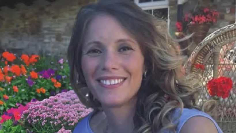 Care2much18's tweet photo. Quote: "Michael Thompson, 56, murdered his estranged wife Kimberley Thompson during divorce proceedings."  

I wish media would stop using the murderer's surname. 

Her name was Kimberley Jane "Kim" Bounds (43) and divorce means she didn't want to be a Thompson.

R.I.P. Kim ❤️ https://t.co/YqK7liv7Jd