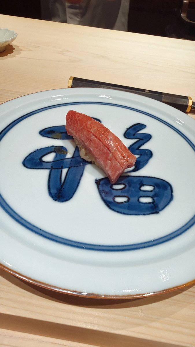 kenji1528's tweet photo. 自分へのご褒美に
ずーっと行きた��ったお寿司屋さんへ
念願叶って行ってきました。

大将のお人柄も素晴らしく、
素材にこだわり、最大限に引き出されたお寿司の数々は本当に最高でした。

また行けるように仕事頑張るぞい！ https://t.co/MVVk6fVhBp