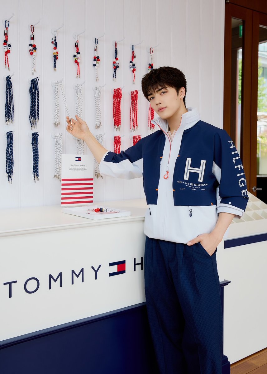 TommyHilfigerJP's tweet photo. #トミーヒルフィガー カスタムバッグチャームはもう手に入れた？

夏のアイテムに、自分らしさを。

店頭でお待ちしています
https://t.co/vMtU4ZIQlG

#MAKI（#andTEAM） https://t.co/LbrINmgevY