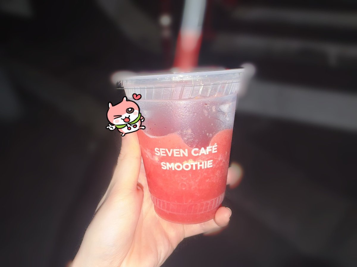 mina0qhb's tweet photo. みなは最近、スイカスムージーにはまっています🍉 https://t.co/xAE9w0Bh22