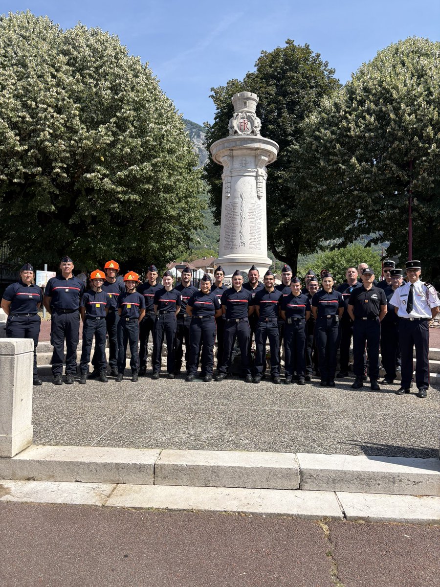 CS_Culoz's tweet photo. 🇫🇷 CÉRÉMONIE DU 14 JUILLET 🇫🇷 

Nous étions présent pour la cérémonie du 14 juillet

Au même moment 4 de nos Sapeurs-Pompiers assuraient les secours en ambulance 🚑 auprès d’une victime sur la commune. 

Vous aussi devenez Sapeur-Pompier Volontaire ! 
#RejoignezNous! https://t.co/qecYq0518p
