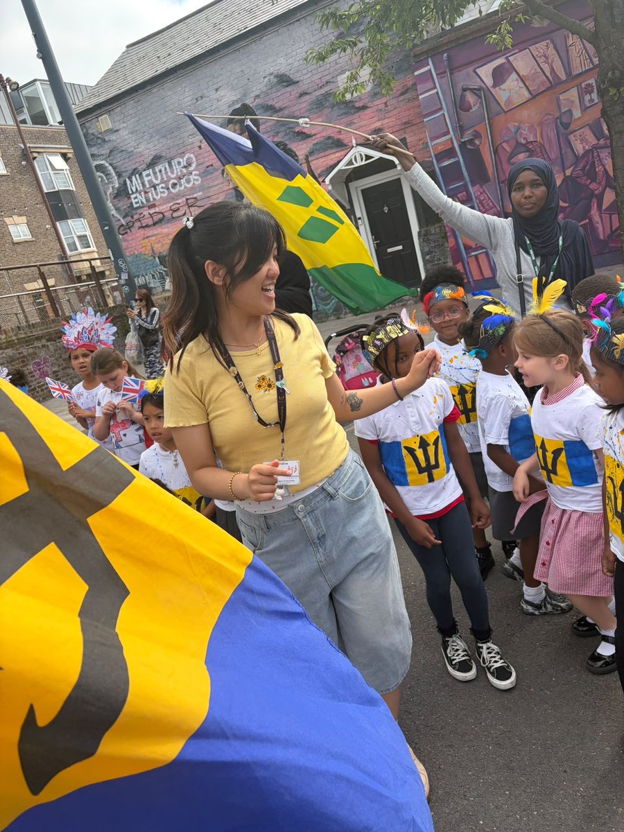 Ggibbonsps's tweet photo. What a fantastic day at the Phoenix Federation Carnival! ππ The federation came alive with vibrant colours, incredible costumes and an amazing celebration of cultures from around the world. #PhoenixFederation #Carnival @oakgardensps https://t.co/Pnk8tYx5Sp