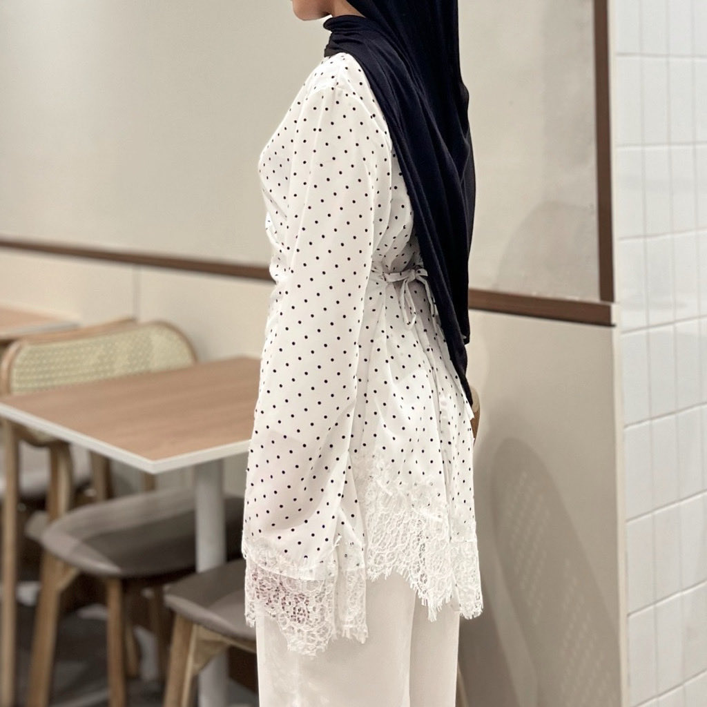 cheepinks's tweet photo. nemu polkadot top yang lace GEMES POL udh slim fit pula cocok buat mam cantik sm girls girl

https://t.co/OqUk22IAkm https://t.co/CbVnp2QZ55
