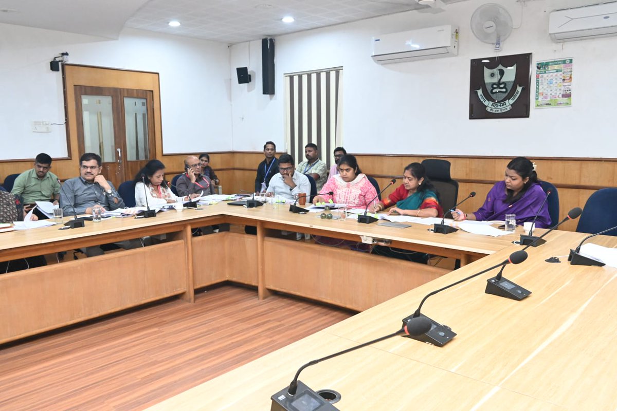 ngpnmc's tweet photo. दिव्यांग नागरिकांच्या हक्कांचे संरक्षणासह त्यांना रोजगाराच्या संधी उपलब्ध करून द्याव्यात  तसेच दिव्यांग बांधवाना विविध शासकीय योजनांचा प्रभावी लाभ मिळवून देण्यासाठी गठीत समितीची महापौर श्रीमती निता ठाकरे यांच्या अध्यक्षतेखाली मनपाच्या डॉ. पंजाबराव https://t.co/YghLygfSEZ