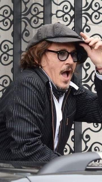 Johnny Depp tweet media