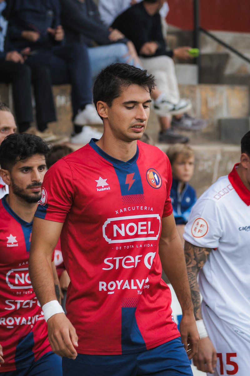 UEO1921's tweet photo. 🗣️ @JoelArumi_4

"Molt content de quedar-me a l’Olot un any més"

"És un lloc on he estat molt feliç, això ho valoro molt"

"Aquesta temporada tinc ganes de lluitar per coses maques"

"Espero que sigui un gran any per a tots els que estem al club"

#ElClubCatalàDeVeritat #2RFEF2 https://t.co/UuA3X8o0mw