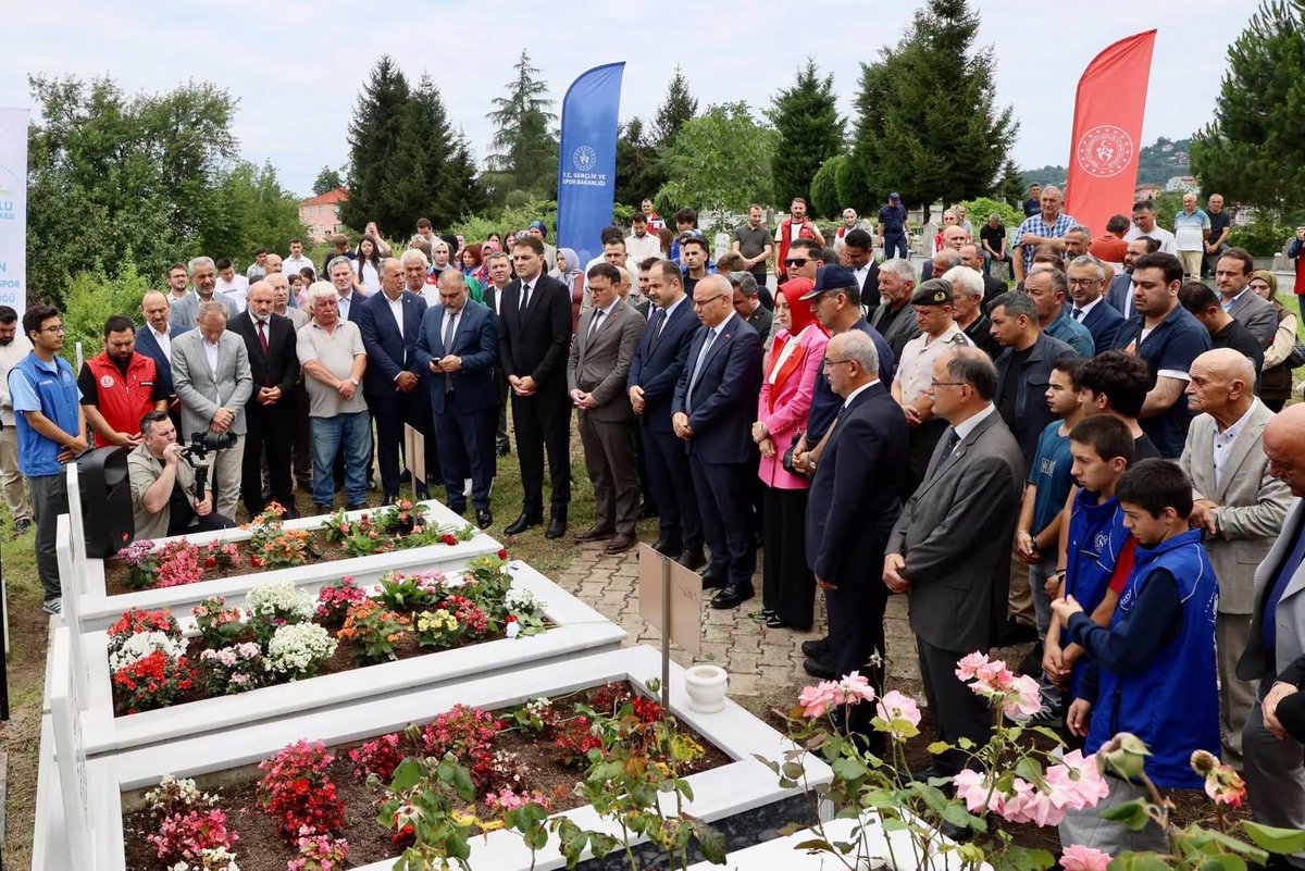 GiresunMuftuluk's tweet photo. 15 Temmuz şehidi kabri başında anıldı

➡️15 Temmuz Demokrasi ve Milli Birlik Günü anma etkinlikleri kapsamında Şehit İsmail Kefal’in, Tirebolu’nun Karademir köyünde bulunan kabri ziyaret edildi.
🔗https://t.co/m63NErbmEg https://t.co/k5ARxNP7Gh
