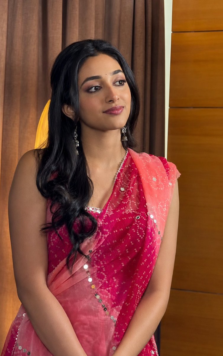 startalkies_ofl's tweet photo. #PreityMukhundhan brings a refreshing dose of desi glamour with effortless charm. https://t.co/yIrJixdQ19