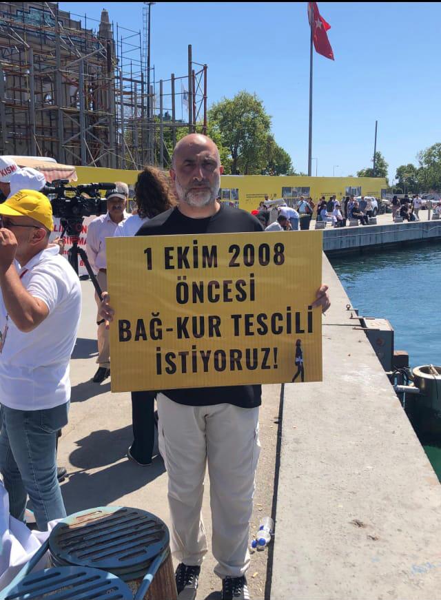Mehmet2041158's tweet photo. @resulkurt34 @RTErdogan Bağkur tescil mağdurlari çözüm bekliyoruz sayın vekilim esnafa sahip çıkın esnaf mağdor https://t.co/0ZaYhIwHTi