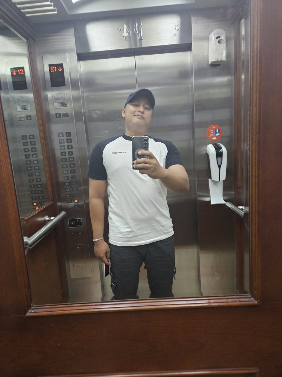 ziro2505's tweet photo. Foto depan kaca😅 https://t.co/XB3GLhHVcD