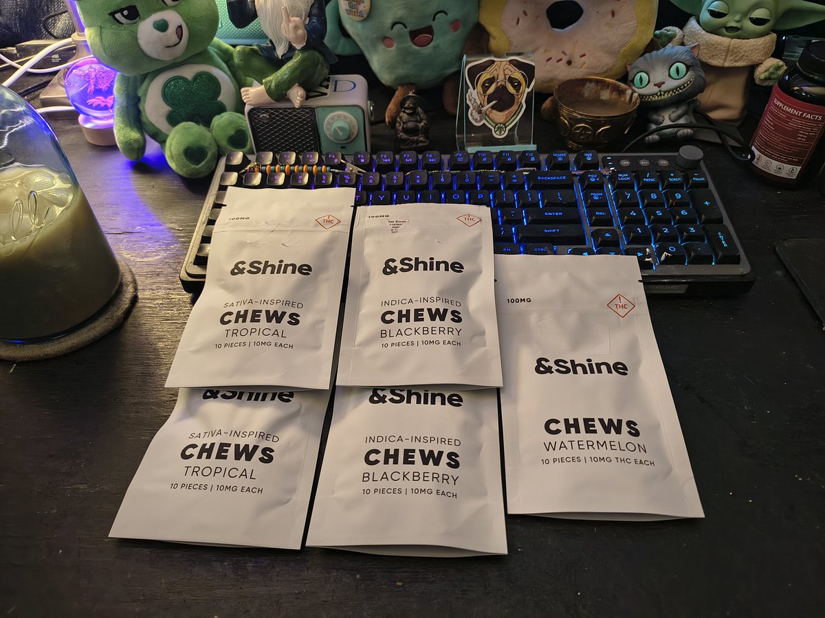 SurvingTheDream's tweet photo. Gummies! 👅 #ReUp https://t.co/7hSajB6Vpf