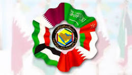 khaled_fr's tweet photo. دول الخليج العربيَة تستطيع خوض معارك دبلوماسيَة مشتركة؛ لكنَها – وهذه حقيقة لا يسعنا إلاَ قبولها طوعا أو كرها – لا تستطيع خوض حروب عسكريَة مشتركة، مهما يكن العدوَ الذي تواجهه أو الذي يتربَص بها، سواء أكان النَظام الإيرانيَ أم غيره ! والأسباب يطول شرحها ولا يتَسع المقام لتفصيلها ! أمَا الذين يتحدَثون عن «أمن قوميَ عربيَ مشترك» وعن «قوات عربيَة مشتركة»، فالأولى أن لا نتحدَث عنهم وأن لا نعلَق عليهم ! هؤلاء يفكَرون كما يفكَر «طفل الثَامنة» ويتحدَثون كما يتحدَث «طفل الثَامنة»! والصَمت، في هذه المواقف وأمثالها، أبلغ من الردَ !