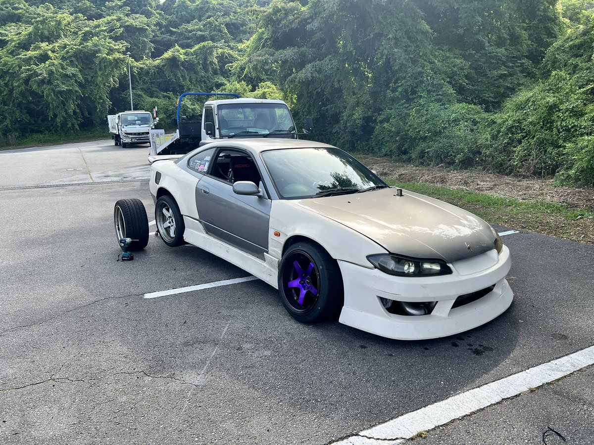 s15_jpd's tweet photo. 元カノにインパクトパクられたのでタイヤ交換の時は心優しい人が貸してくれます😑 https://t.co/snEGOT025D