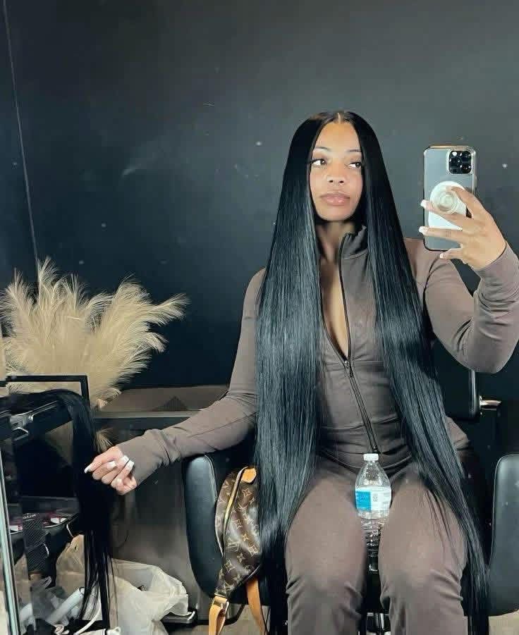 niy2pretty's tweet photo. Bussdown middle part, uggs, &amp; hoodies. 🥰🙂‍↔️
I’m so ready for FALL! 🍁🍂 https://t.co/DzIaC75d85