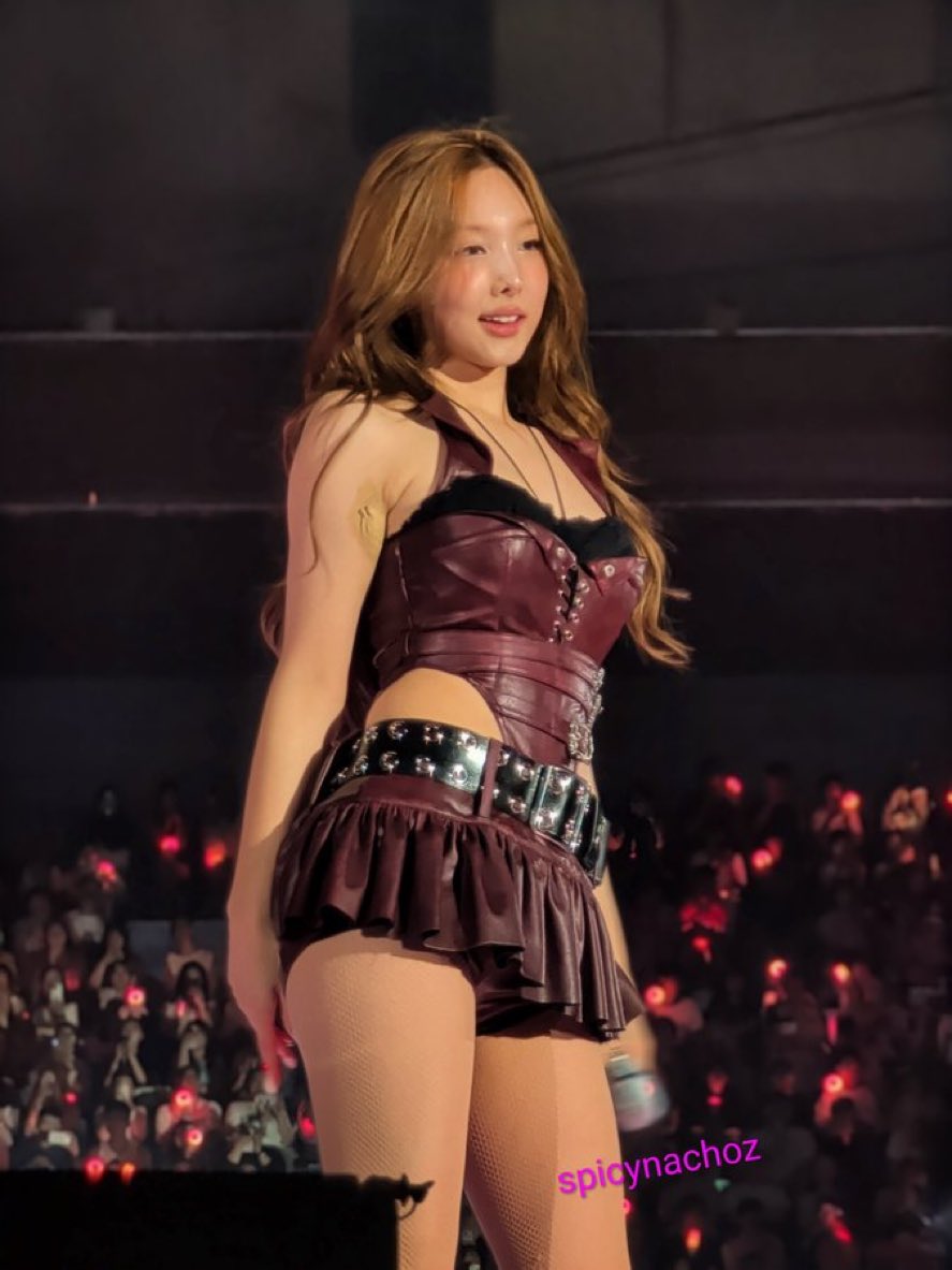 jeongisms's tweet photo. dear god https://t.co/dmn1BDvBRu
