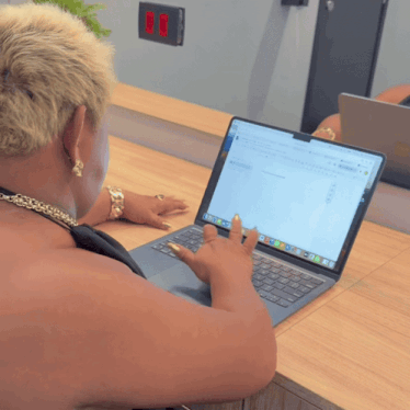 luci_augusta's tweet photo. simplesmente, tudo da Google ja tem mais de mês que ta travando, dando erro... do google docs ao youtube music... poxa, será o novo Android ou a nova Microsoft? https://t.co/lJna3ywNA9