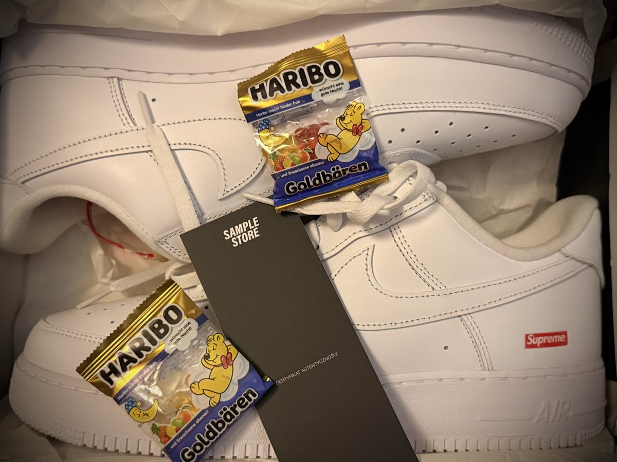 hormonwzrostu_'s tweet photo. Miły gest od #SampleStore
Zmieniamy sznurówki…
#AF1
#Supreme https://t.co/ZZj8rTjDUS