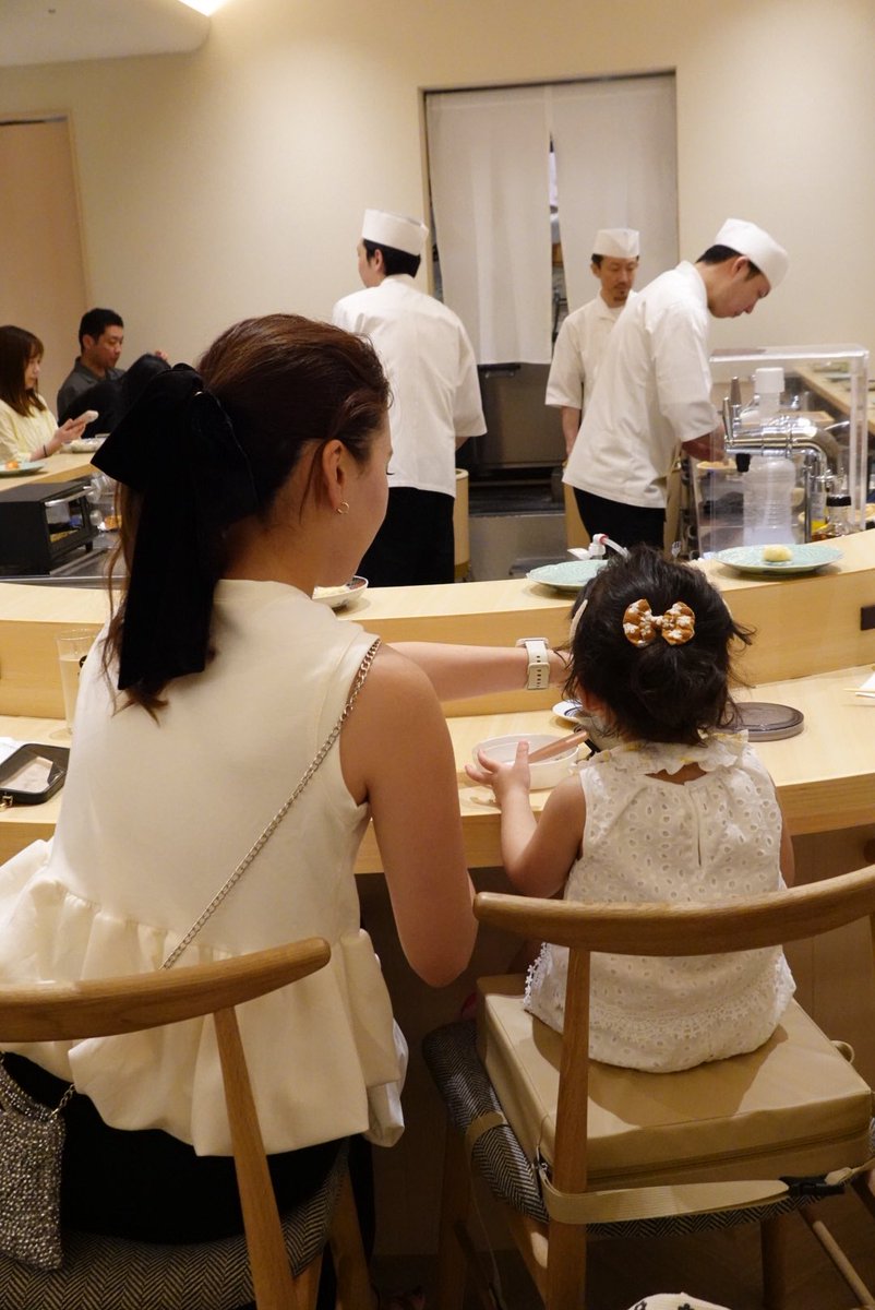 minako_0328's tweet photo. 鮨ランチ🍣
娘もデビューでした��幸せ！ https://t.co/qfmxF2U2lw