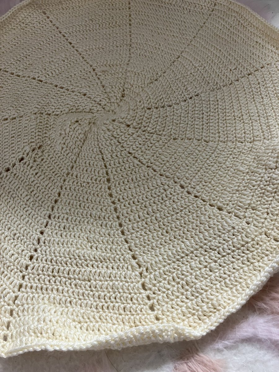 craftmikan's tweet photo. ミルームの花束ブランケット、ブランケット部分が編めました〜！
これから葉っぱとお花をつけていくよ！
#ミルーム https://t.co/DXoUvKNhwQ