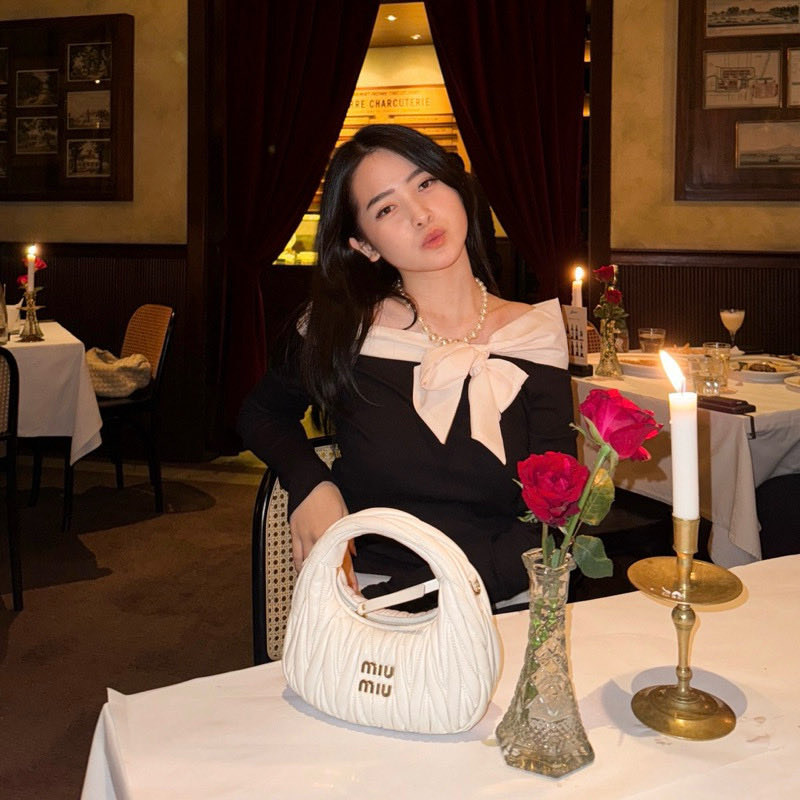 cheepinks's tweet photo. in this economy kita pengen dress well cutie girly with budget RIGHTTT

idk yall BUT I THINK aesthete punya odelyn ini still top tier outfit gemes cewe ciwi yang ramah dikantong https://t.co/YLqf6VyOT3