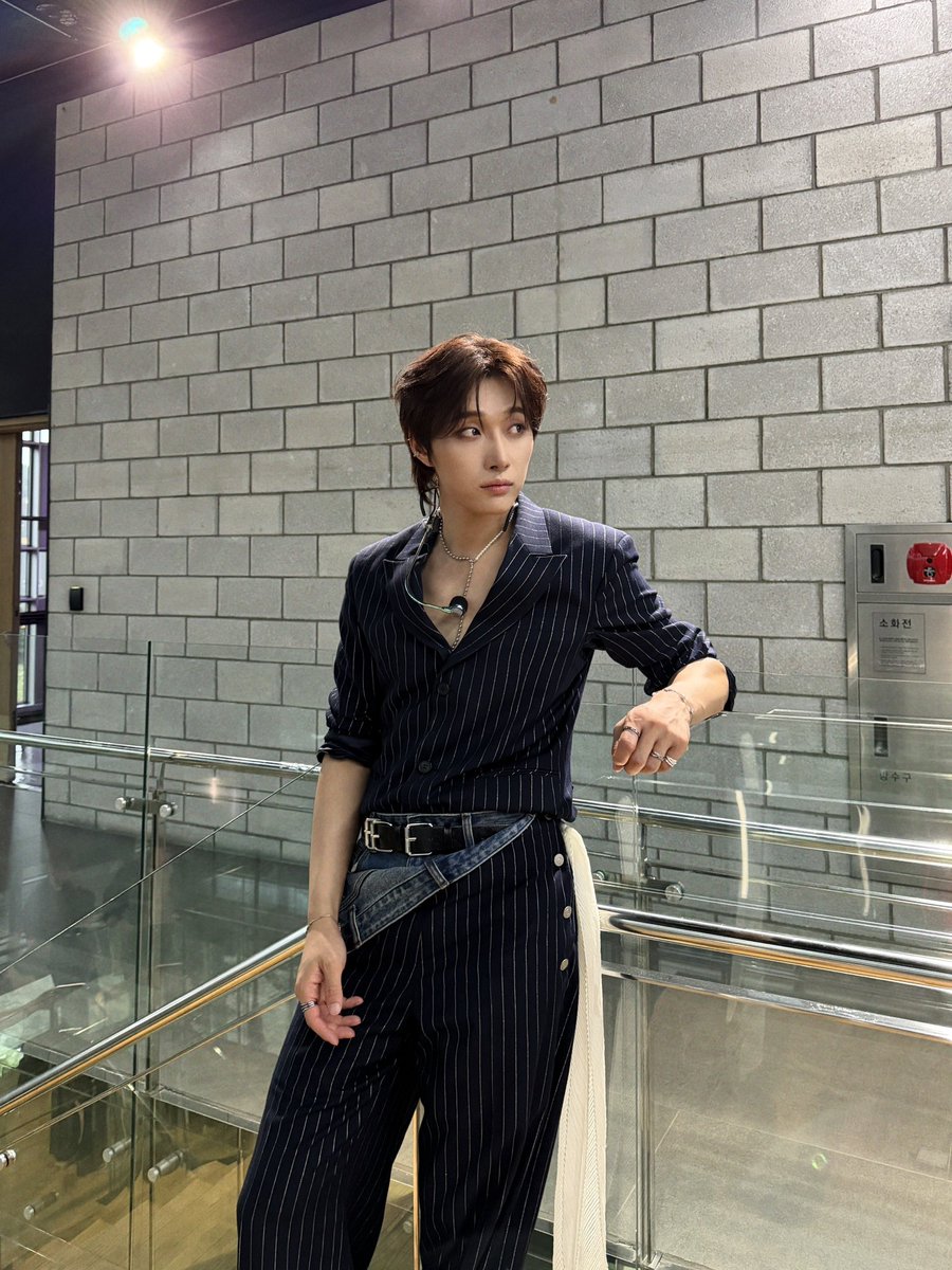 OmegaX_members's tweet photo. [#OX]

더쇼에서 남찍사 찰칵🔥

#OMEGA_X #오메가엑스
#재한 #JAEHAN https://t.co/F7outAJbR2