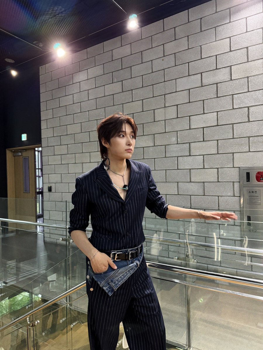OmegaX_members's tweet photo. [#OX]

더쇼에서 남찍사 찰칵🔥

#OMEGA_X #오메가엑스
#재한 #JAEHAN https://t.co/F7outAJbR2