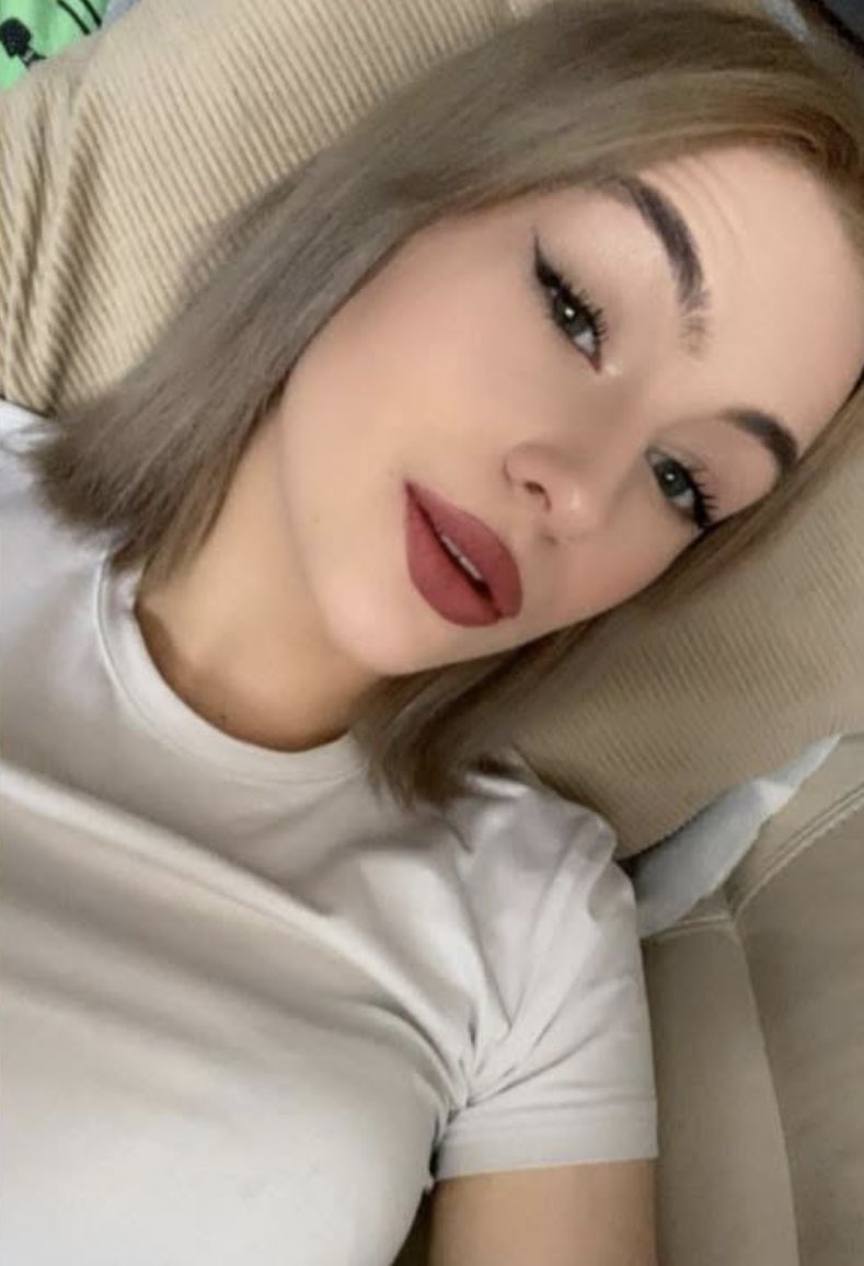 rubyraid46's tweet photo. So bored, no friends 😭 https://t.co/6rkzl4FY2x