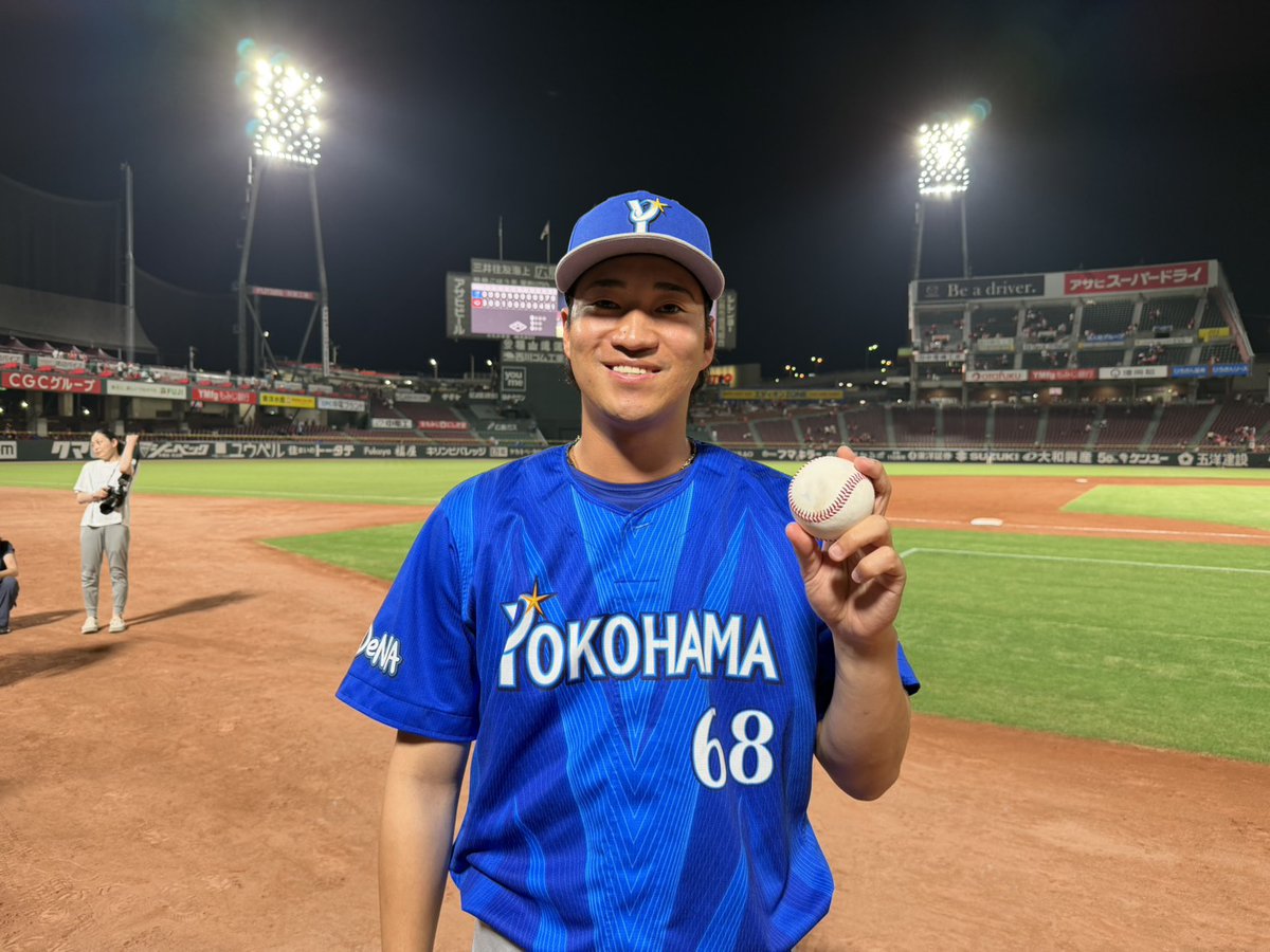 ydb_yokohama's tweet photo. ✌️Today's Hero✌️

#岩田将貴 選手 #プロ初勝利🌟
#安定した投球で1回無失点の好投
#試合後フォト
#baystars https://t.co/sm8PiuvAhb