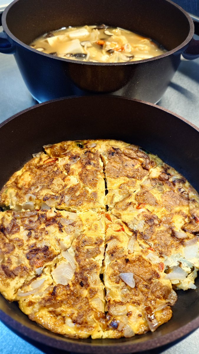 fzybear's tweet photo. Tom yum soup with omellete https://t.co/xG5D1HFPDS