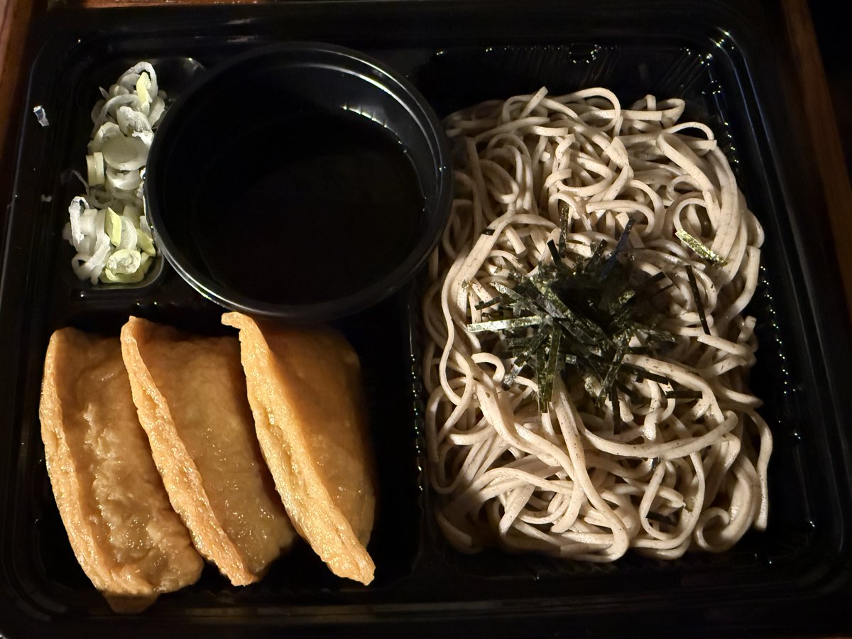 chebyoi's tweet photo. 夕食hsファミマのざる？そばを���べましたよ。 https://t.co/DKRAvGTt7r