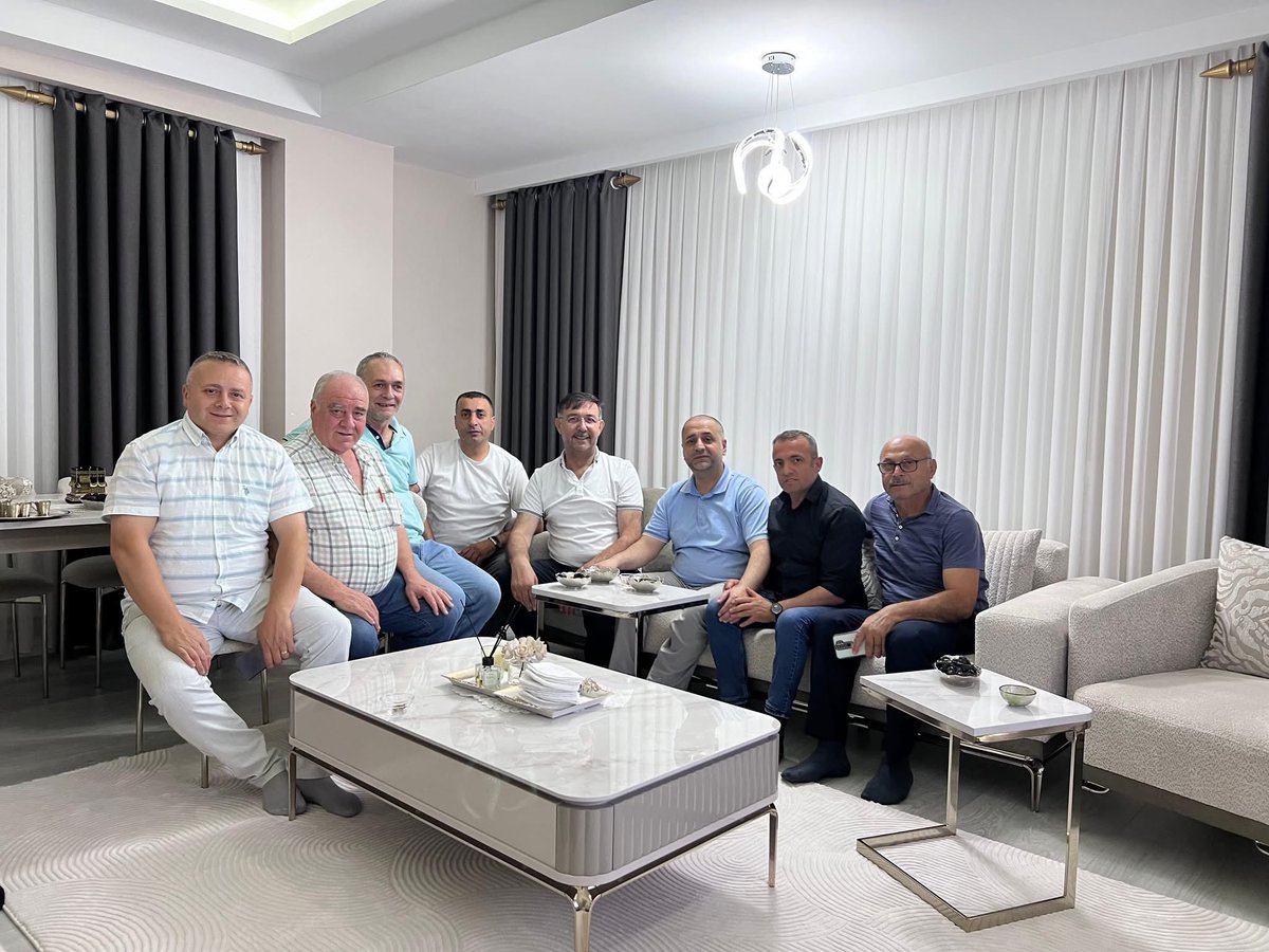 serkanaslan13's tweet photo. @maltepeakparti  İLÇE
BAŞKAN YARDIMCIMIZ @yasintas24 

AK PARTİ ZÜMRÜTEVLER MAHALLESİ BAŞKANIMIZ @serhatkaya394 ve YÖNETİM KURULU ÜYELERİMİZ
HAC DÖNÜŞÜ ZİYARETLERİNDEN DOLAYI TEŞEKKÜR EDERİM. https://t.co/Robw5hRU7E