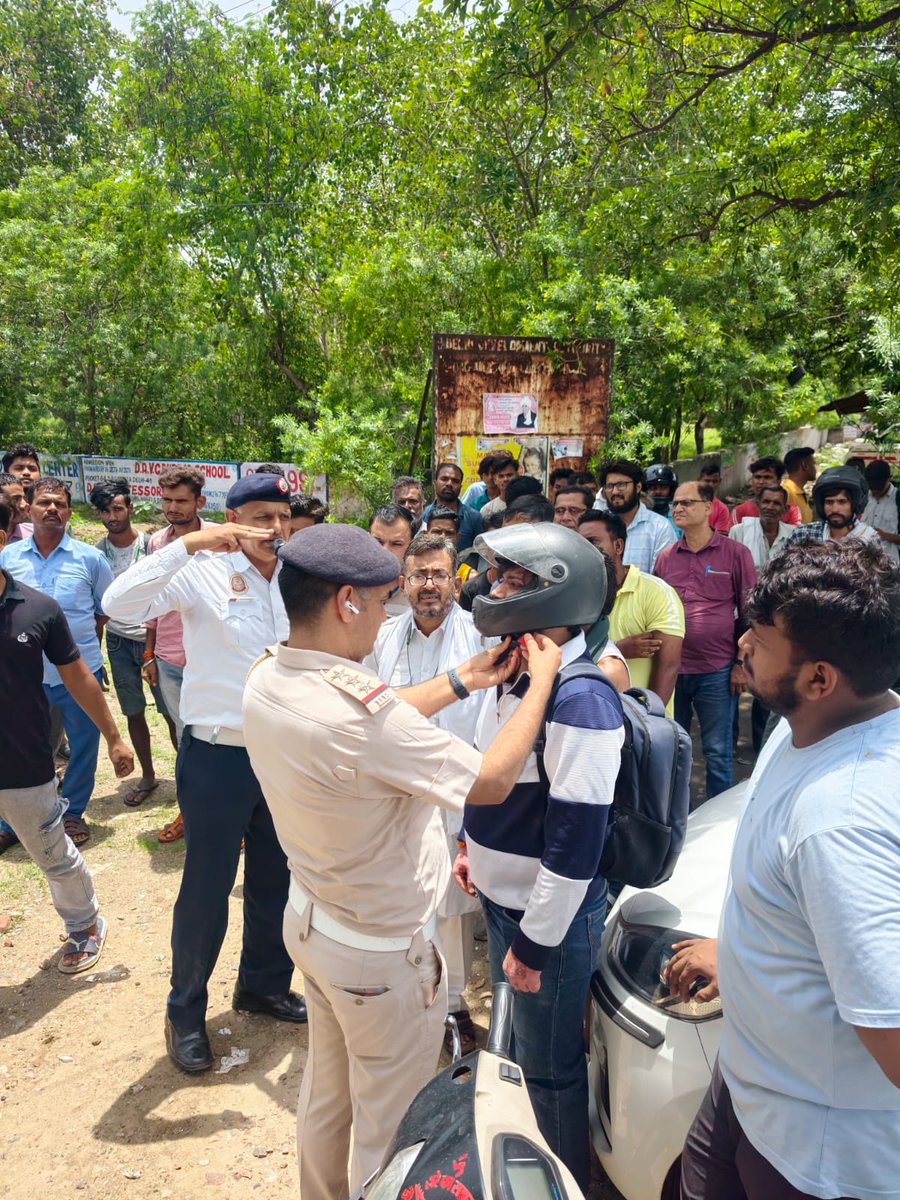 DCP_T_NR's tweet photo. 🚦 #TrafficPathshala organized today 14.07.26 in Narela Traffic Circle  with Road Safety Cell.
Aim: To educate public &amp; workers about traffic rules for safer roads.
✅ Let’s follow traffic rules. Save lives.

@LtGovDelhi@dtptraffic #SafeDelhi #RoadSafety https://t.co/nRGGij5tcO