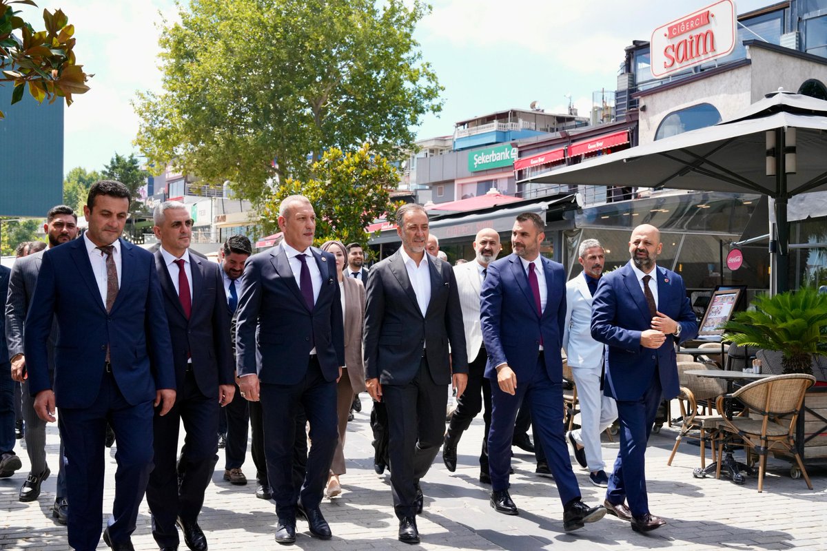 BBvolkanyilmaz's tweet photo. Pendik programımız kapsamında esnaflarımızı ziyaret ettik. 

Gönülden edilen her sohbet, samimiyetle sıkılan her el; birlik ve beraberliğimizi daha da güçlendiriyor.

Tüm esnaflarımıza bol ve bereketli kazançlar diliyorum. https://t.co/iJZ5Tp0amY