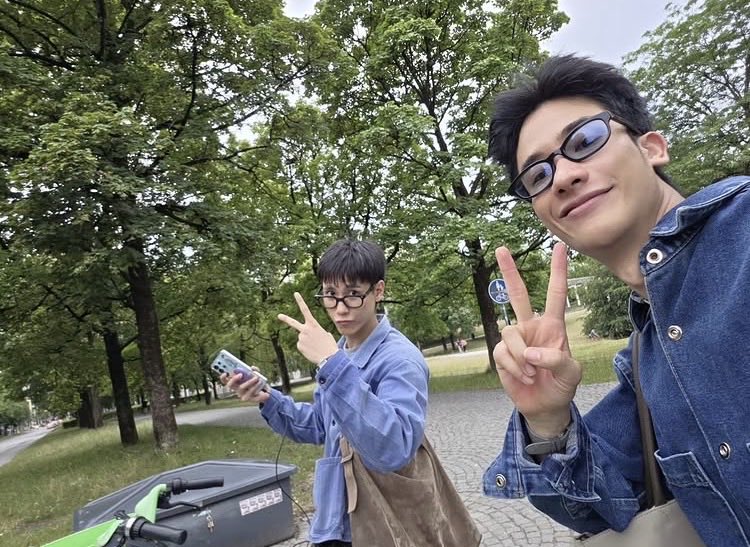 itsmeenme_'s tweet photo. พี่เตถ่ายพี่จูได้ bf material มากก แต่รูปคู่นี่มานแฝดเต้จู้ชัดๆเลย เมื่อแม่ให้พาน้องไปด้วย54445555

 #junniorrs #Tawan_V ♡ ˚ ༘ ⋆ https://t.co/n9kOSaYRQ6