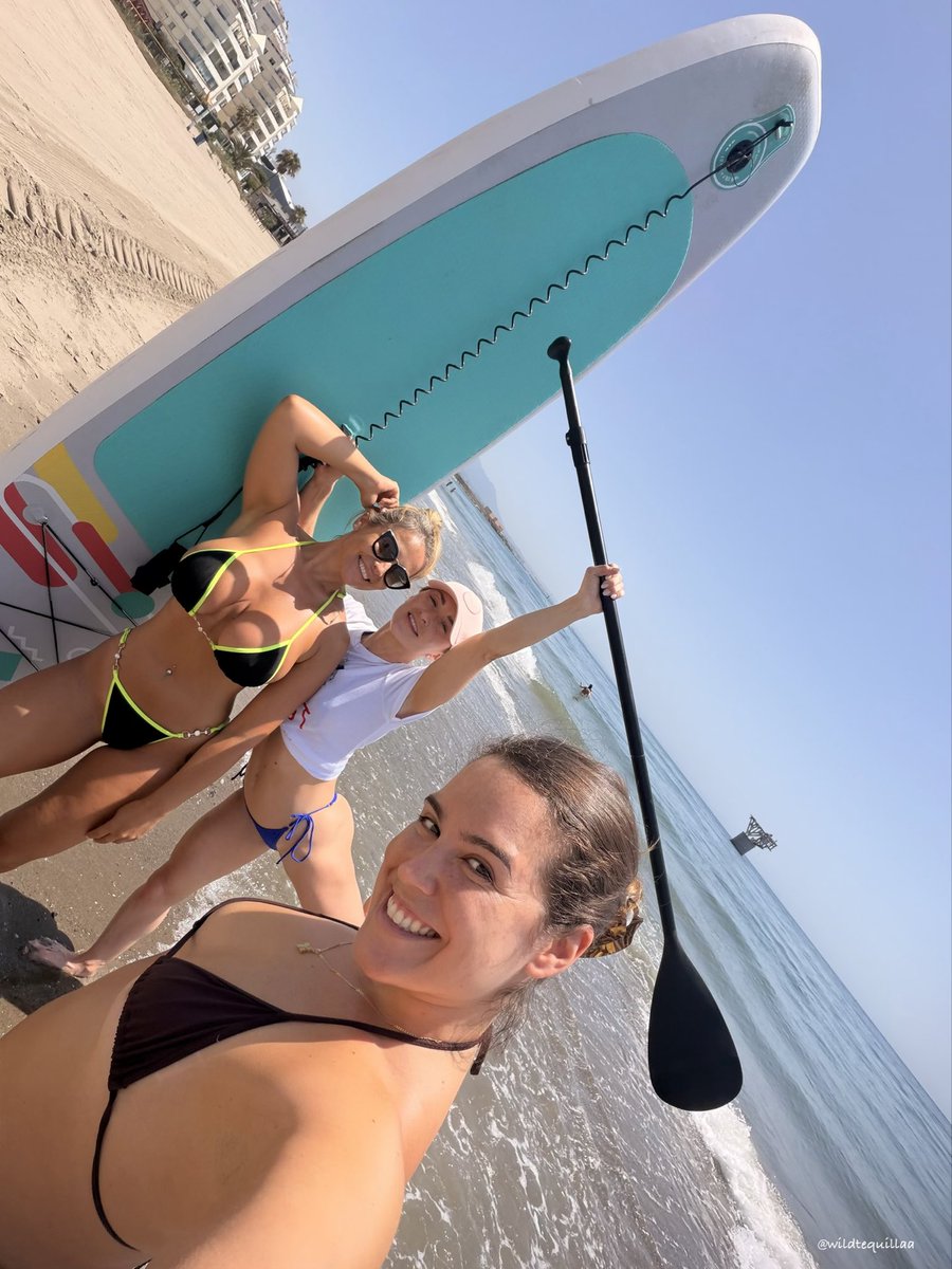 wildtequillaa's tweet photo. with the best on the beach @HannahJames710 @patrilopezx 💗 https://t.co/wHGl8o0vx7
