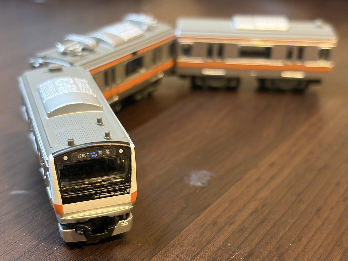BトレのE233系0番台の先頭車を恵んでください。お願いします。