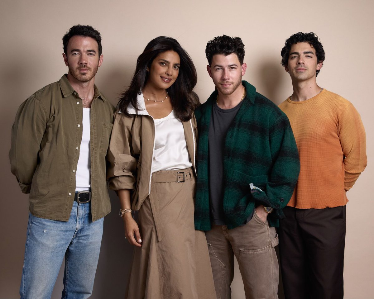 Jonas_DailyNews's tweet photo. Priyanka Chopra Jonas is the very special guest on today’s episode of “Hey Jonas!” https://t.co/FPyYPdgmQM