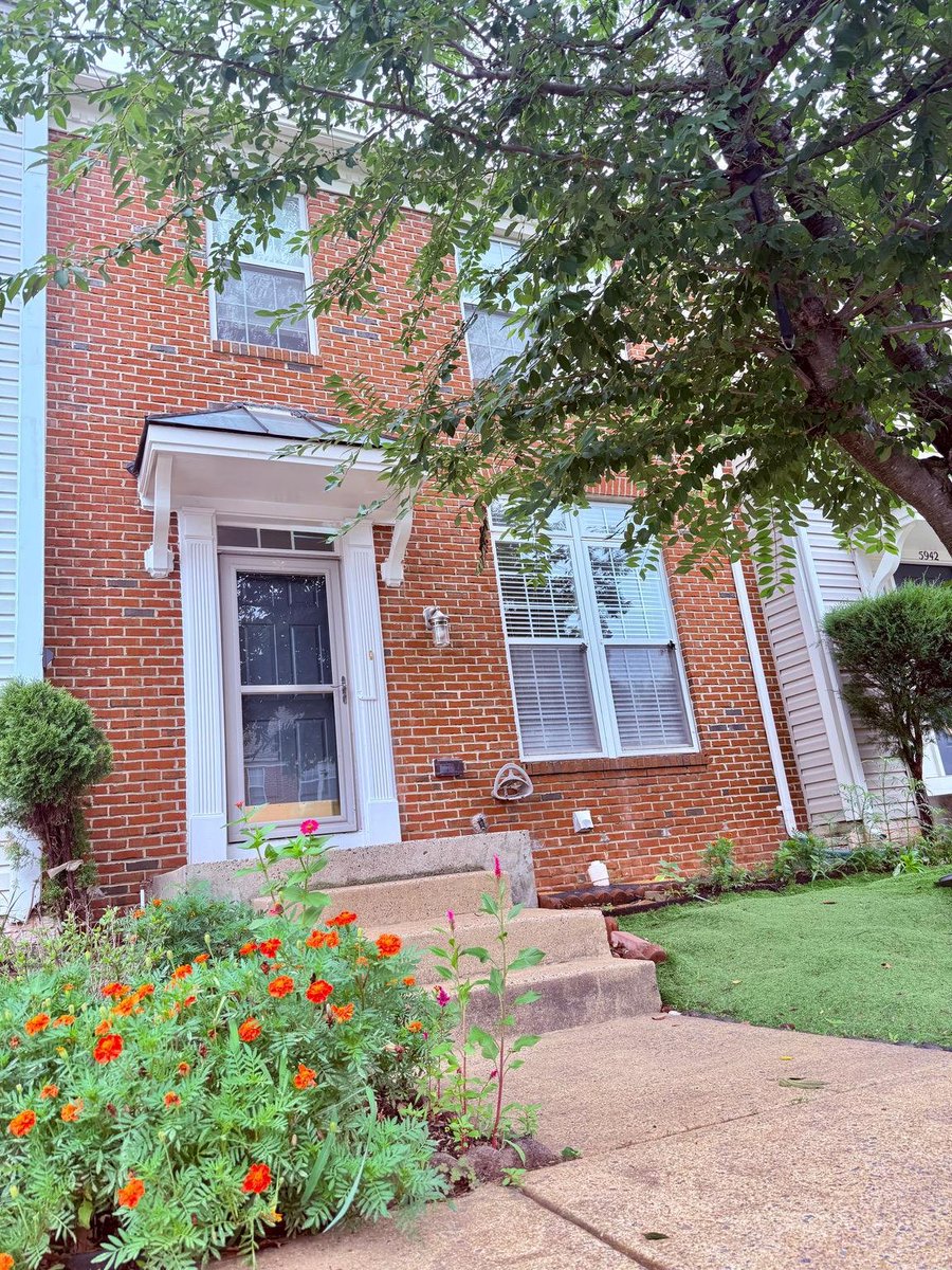 OnestReal's tweet photo. 5944 Raina Dr, Centreville, VA 20120-3432 just hit the market!
Take a look at this awesome space: https://t.co/Ghr3saeZX5 https://t.co/No53xdDfY6
