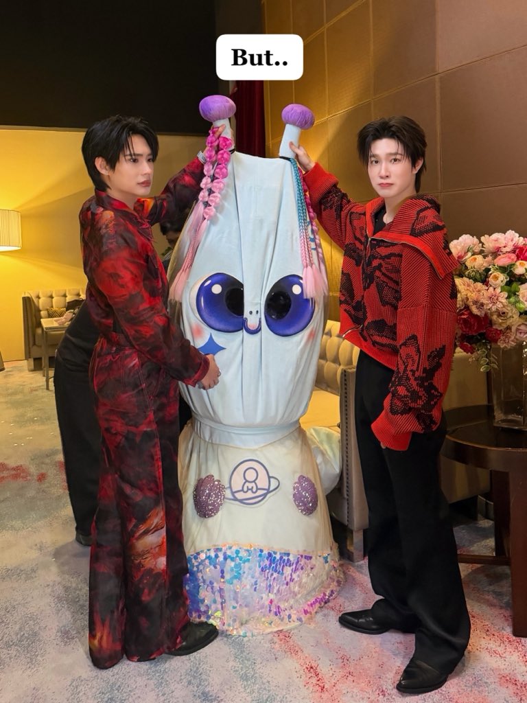 kerdomundi's tweet photo. ตุ้ยเคอร์เป็นอีกี้ วันนี้มาส่งท้ายร้านปิดทำการ พาบุตรหลานอุกาบาตอ้วนมาด้วยก้อนนึง ตั้งใจแต่งตุวให้จ๋วยแบบปะป๊าหมูเขามาก ถึงจะมีช่วงเวลาฟีบ ๆ ไปบ้างก็เถอะ ตุ้ยเข้าใจ ซีรีส์จบละเอยิห่อเห่วไม่ใช่แค่ใจแต่ไปทั้งตัวเลย5555🐷🍻

CHERMCHEY LAST ORDER
#CHERMCHEYFINALEP 
#AlinorTTY https://t.co/1qyqHMz7KQ