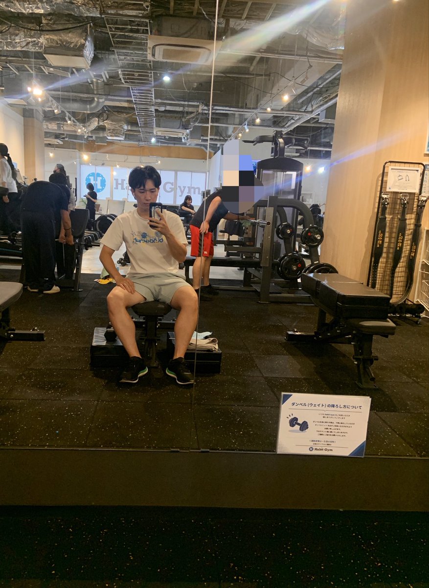kom_san18's tweet photo. 友達に遠近法を使った脚長マジックと言われたやつ
(実際は長くないよ🦵) https://t.co/LerGqUl56k