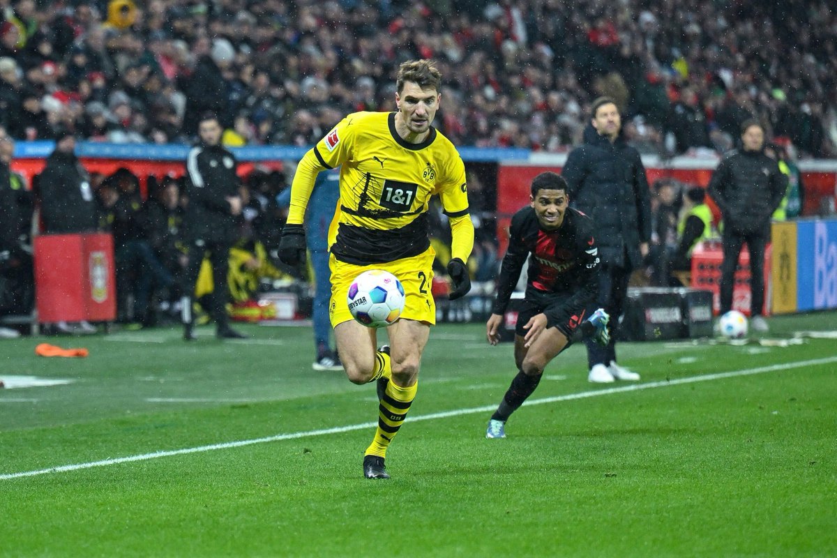 ALS_Fanzine's tweet photo. THOMAS MEUNIER: WHO ARE YOU?
BY BEN THIRKELL

It seems like Sunderland have finally gotten the ball rolling on the incoming front for the summer, with right-Back Thomas Meunier set to join the club on a free transfer. But what can fans expect from the Belgian?

At the age of 34, Meunier has a pretty decorated career, bringing plenty of European experience to the club. Having started his career Virton in Belgium, he moved to Club Brugge where he spent five seasons winning the Belgian Pro League and the Belgian Cup. Like current players Chemsdine Talbi and Noah Sadiki have already proved, Belgium football is a good place to develop as a young player and in Meunier’s case it gave him the platform to sign for Paris Saint Germain in 2016. Funnily enough Sunderland were also interested in him at the time, but ended up signing Donald Love instead…

As would be expected when playing for Les Parisians, his time at the club was littered with silverware, winning Ligue 1 three years off the trot between 2017-20 as well as the Coupe De France twice and the Coupe De la Ligue thrice. He played a role in their run to the Champions League final in the 2019/20 season however would miss the final as COVID delayed it till August and the full back had already completed a move to Borussia Dortmund after his contract ran out in June.

He never really got going at Dortmund though, playing less than 25 league games in every season before moving to Turkey with Trabzonspor in 2023. He played just 19 times, scoring once, before returning to French football with Lille, where he would line up alongside former Mackem Vito Mannone.

After helping them to 5th and 3rd place finishes respectively in the 24/25 and 25/26 seasons, as well as campaigns in the Champions League and Europa League, he left the club as a free agent at the end of last season which has seen Sunderland pounce on the chance to bring him in on a free.

This feels very much like the club’s alternative to Geertruida, with the £17 million buy option maybe seen as better spent elsewhere. Meunier is very much just a right back though, with a hand full of appearances as a wide midfielder. He doesn’t offer the versatility Lutsharel offered but maybe this would allow Mukiele to play centre back with Hume continuing as the right back option.

At 34 he is certainly in the latter stages of his playing career and feels a similar signing to that of Reinildo, bringing experience and European pedigree to the side. His name is not new to Sunderland fans, not just because of the links in 2016, but his rather bizarre tweet in 2019 asking if anybody had a stream for the Checkatrade Trophy final against Portsmouth. So, it's nice to see SAFC rewarding somebody who has been following us since the League One days. I would be pretty amazed if this does not play some part in his eventual announcement.

This signing certainly feels like a free hit for the club having paid nothing for him there is no risk and given the names of the clubs he played for, it is a no brainer. Hopefully this is where things begin to pick up on the transfer front this summer.