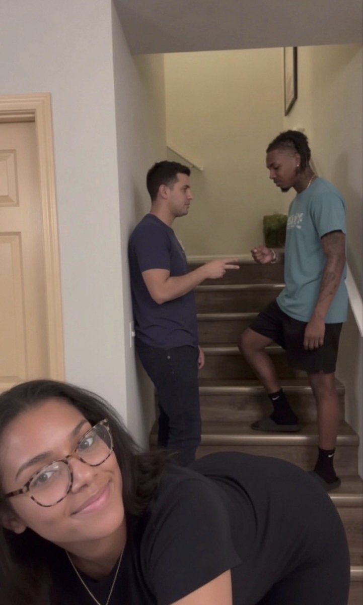 FeedGlitchX's tweet photo. Caught the plot twist in real time and still smiled through it 👇🎥 https://t.co/cReTLbybD8