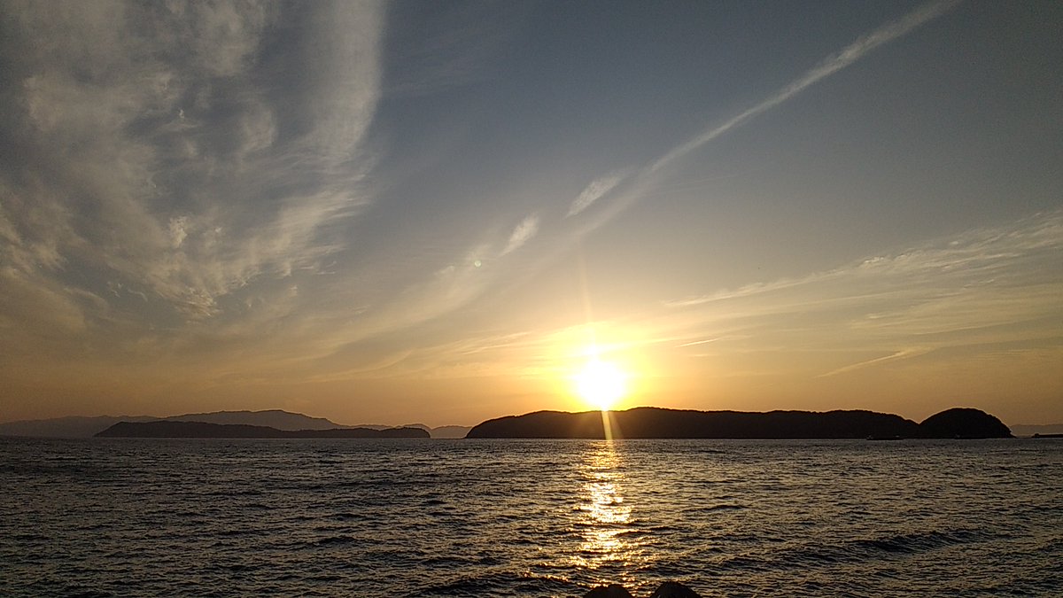 zgmf38's tweet photo. あとな、Yahooの知恵袋の回答に「和歌山の紀北弁は大阪弁に似てる」ってあったけど、ちゃうぞ。
それも言うなら「泉州弁」か「河内弁」寄りや。なんや常から怒ってるみたいやし。
大阪市内はあきんど言葉でかなり柔らかい。
淀川渡った摂津エリアは山城とも播磨とも違うし、もうなんやようわからん。 https://t.co/g7ij8q81qY
