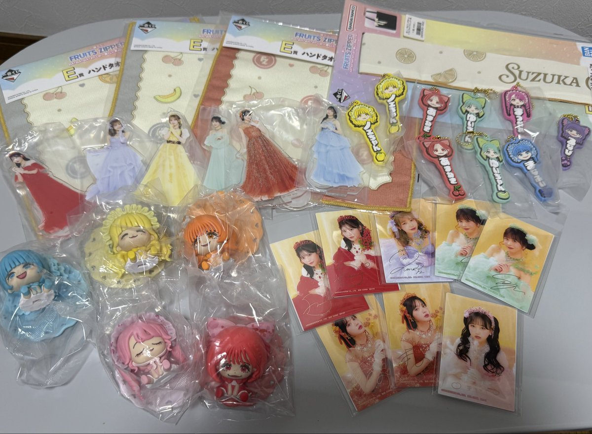 nae8_nae's tweet photo. FRUITSZIPPER 一番くじ 交換 買取

（譲）画像のもの

（求）C賞 仲川 ・ G賞 鎮西 ・ 買取

7月15日
アリーナツアー参戦予定ですので直接お取引可能です！

お気軽にお声掛けください！
明日の6時までにご連絡頂ければ箱等に入ってるものは箱に入れてお渡しできます！ https://t.co/VrqDIKbmFy