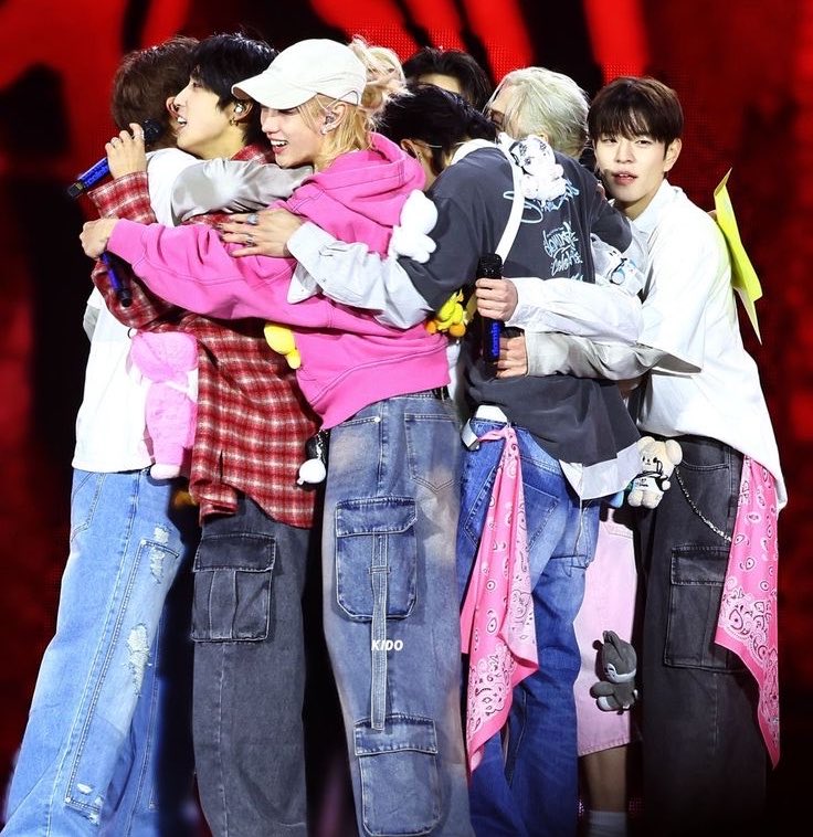 skzpopbase's tweet photo. Han mentioned how proud he was of Stray Kids when they filled his role during the festival’s performance when he caught a very bad cold❤️‍🩹

“Even if one skz member catches a cold, the other members could fill in. Our kids who i'm very proud of, i love them so much. But seriously, I.N and Chan hyung filled up all my singing parts... Chan hyung really picked the kids well. They can do everything. That time i was overwhelmed with emotions and was proud of them”