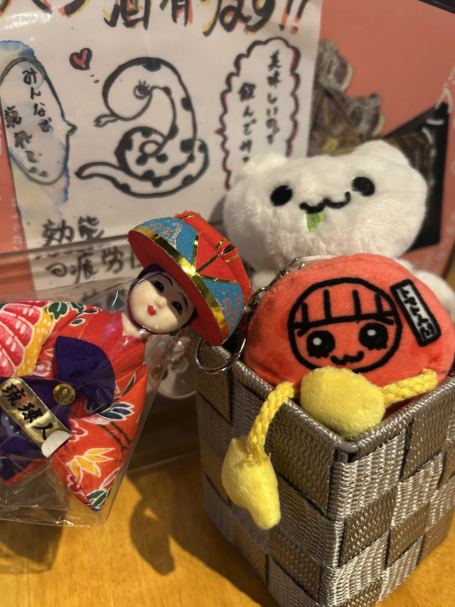 ricopin4649's tweet photo. いつもお世話になっている人間ちゃん達に南の島のお土産話とかジワッとくるお土産プレゼントしたいんだトマけど8月23日(日)のおやつくらいの時間って空いてるトマァ？

ついでにトマト人間のおたんじょー日会しないトマァ？(ˊo̶̶̷ᴗo̶̶̷`)✨️✨
いつものネコも来れるって𓃠 https://t.co/ZmXTKbTZNq