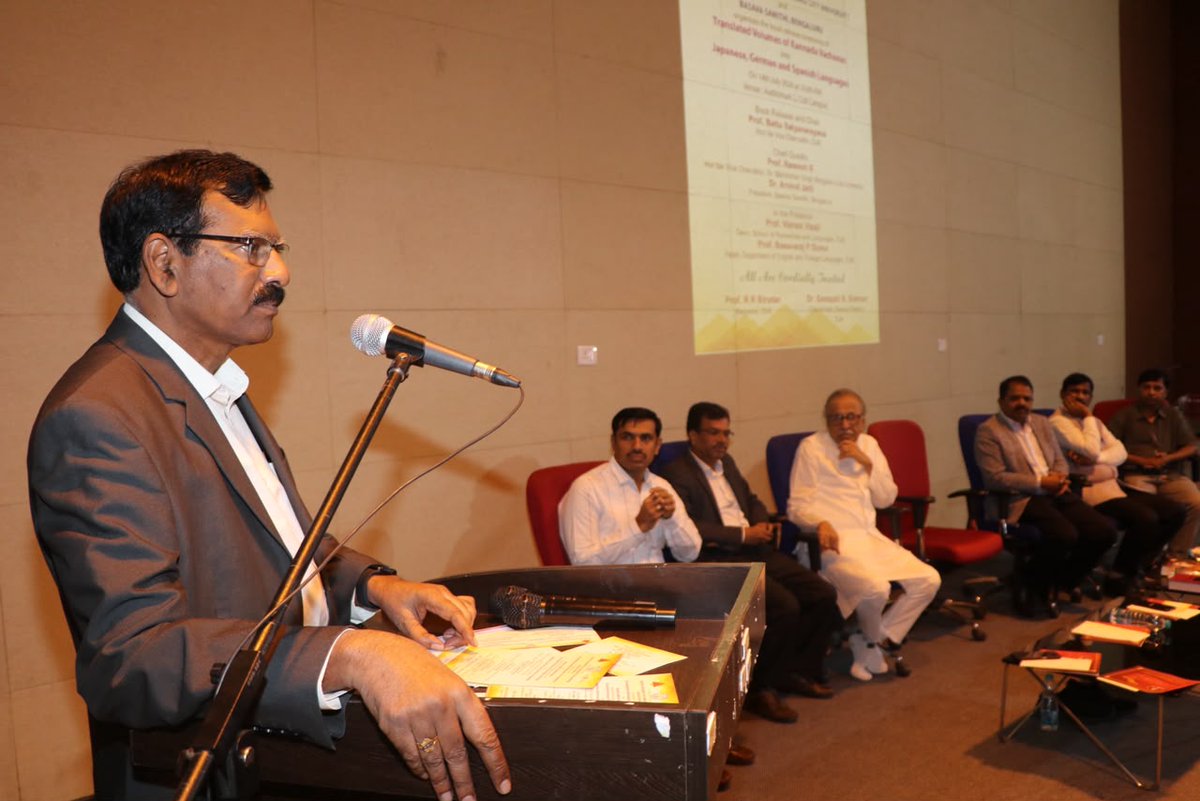 CuKarnataka's tweet photo. Hon'ble Vice-Chancellor Prof. Battu Satyanarayana, Dr. Aravind Jatti, Dr. B. Ramesh, Prof. R. R. Biradar graced the release of Basavanna Vachanas translated into Japanese, German &amp; Spanish, promoting Basavanna's universal philosophy and India's literary heritage worldwide.
#CUK https://t.co/rkzT7WnZyk