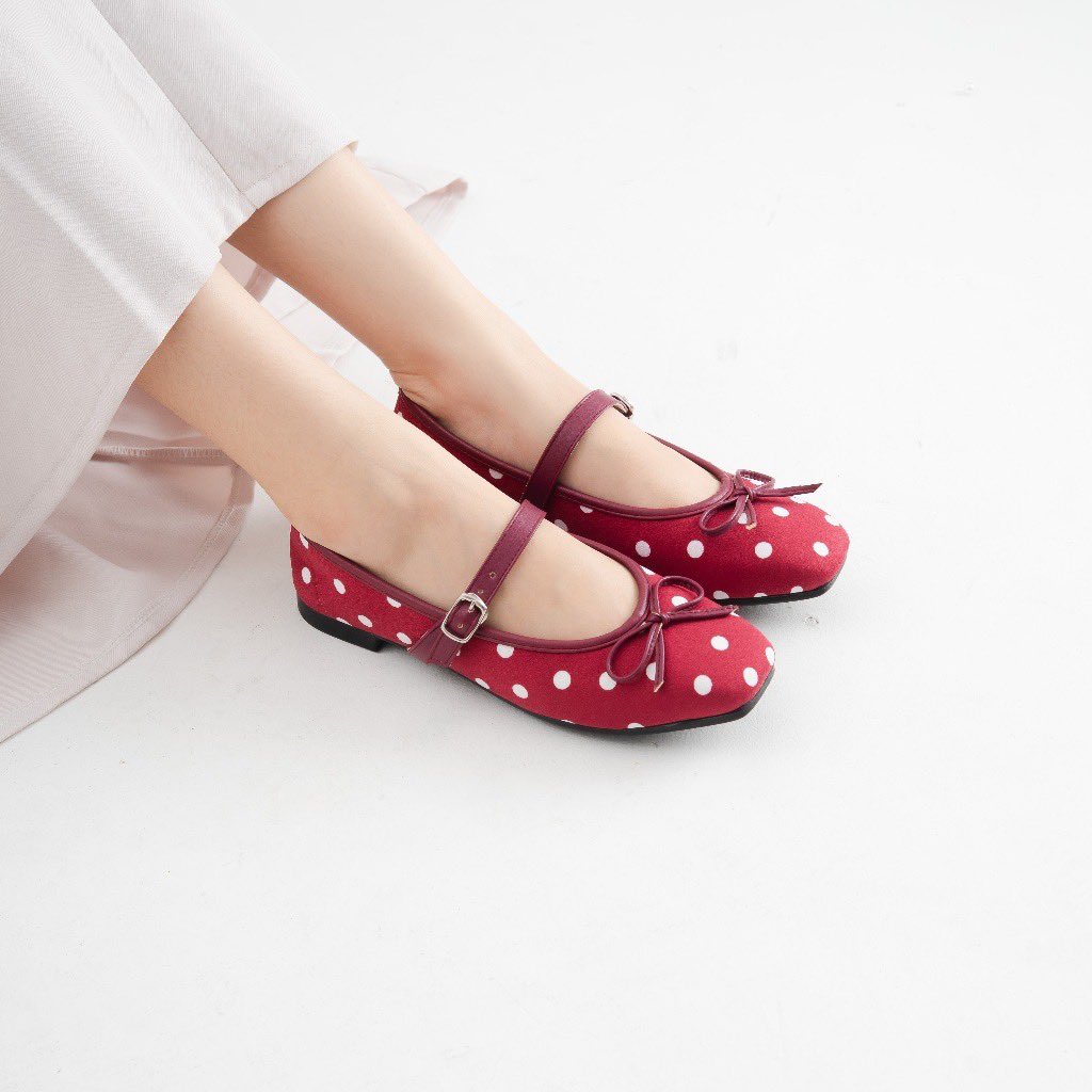 julyyyata's tweet photo. FLATSHOES POLKA GEMESS BANGETT💗💕
Rekomendasi flatshoes under 100k yang bahannya bagus, solnya empuk, nyaman di pakai😍
Warnanya cantik-cantik banget
https://t.co/7Vn6Eq80OI
#spill #flatshoes #shopee https://t.co/hjGmkBtByH