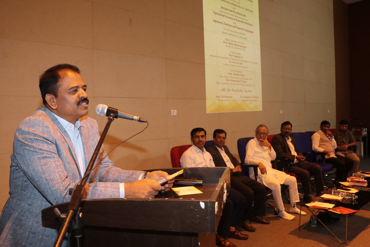 CuKarnataka's tweet photo. Hon'ble Vice-Chancellor Prof. Battu Satyanarayana, Dr. Aravind Jatti, Dr. B. Ramesh, Prof. R. R. Biradar graced the release of Basavanna Vachanas translated into Japanese, German &amp; Spanish, promoting Basavanna's universal philosophy and India's literary heritage worldwide.
#CUK https://t.co/rkzT7WnZyk